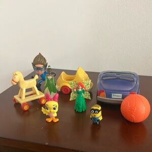 Disney, peanuts and other odd toys set.